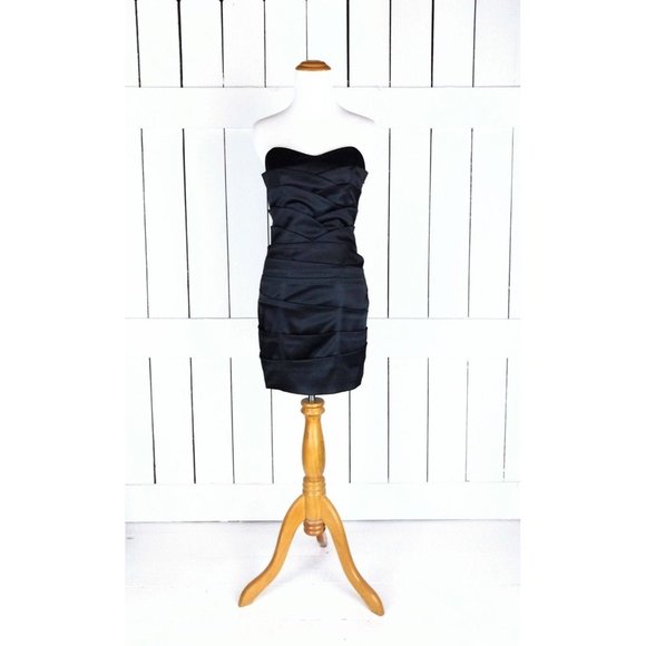 Black satin fitted strapless evening dress - Picture 1 of 4